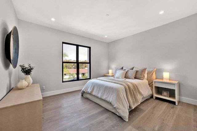 6344 La Pintura Dr, La Jolla, CA 92037