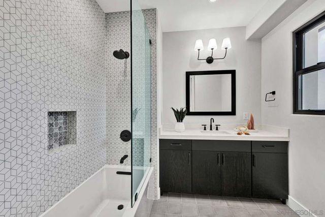 6344 La Pintura Dr, La Jolla, CA 92037