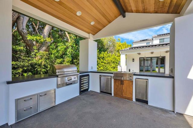 6344 La Pintura Dr, La Jolla, CA 92037