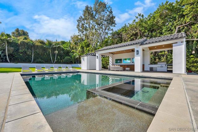 6344 La Pintura Dr, La Jolla, CA 92037