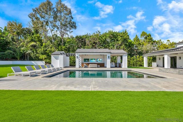 6344 La Pintura Dr, La Jolla, CA 92037