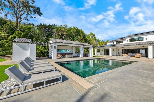 6344 La Pintura Dr, La Jolla, CA 92037