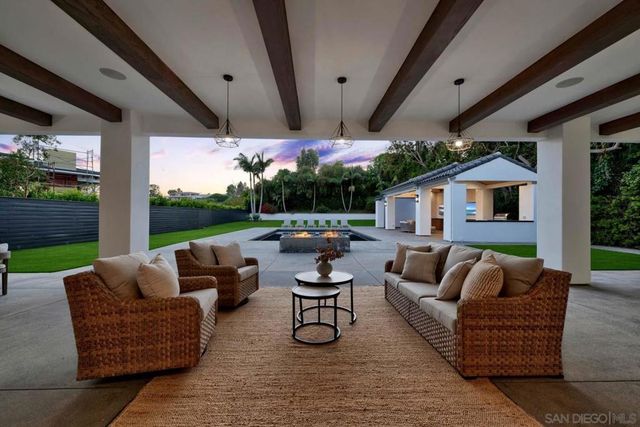 6344 La Pintura Dr, La Jolla, CA 92037