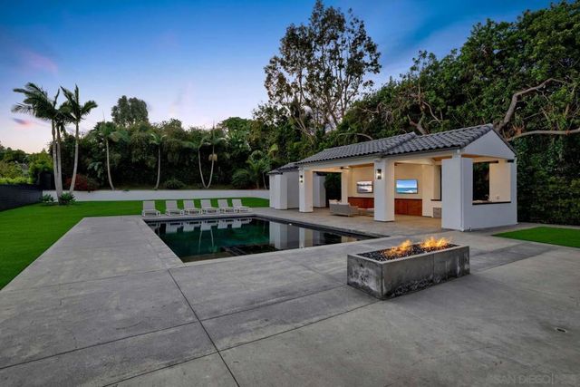 6344 La Pintura Dr, La Jolla, CA 92037