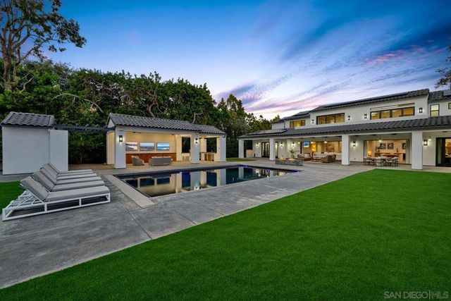 6344 La Pintura Dr, La Jolla, CA 92037