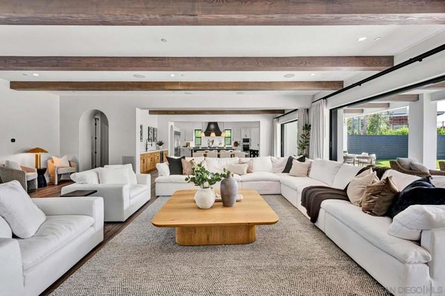 6344 La Pintura Dr, La Jolla, CA 92037