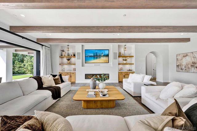 6344 La Pintura Dr, La Jolla, CA 92037