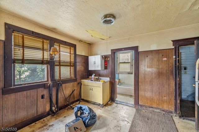 36 Pulaski St, Bloomfield Twp., NJ 07003