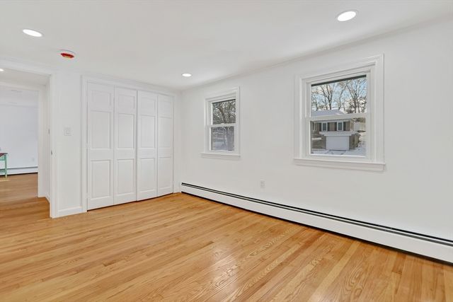 255 Oakland Ave, Methuen, MA 01844