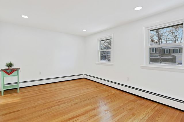 255 Oakland Ave, Methuen, MA 01844