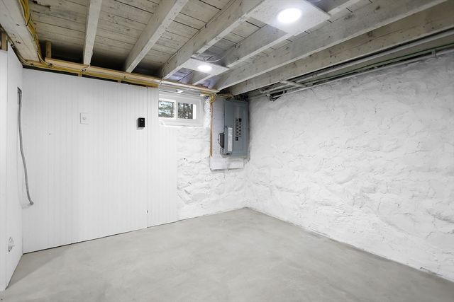 255 Oakland Ave, Methuen, MA 01844