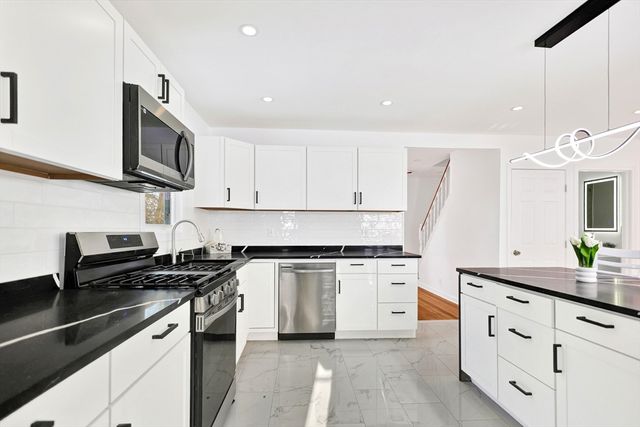 255 Oakland Ave, Methuen, MA 01844