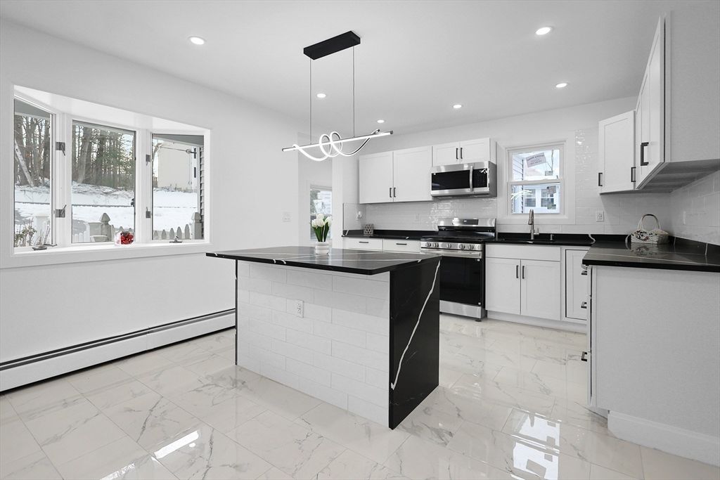 255 Oakland Ave, Methuen, MA 01844