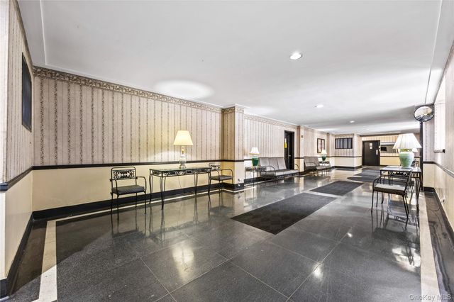 325 E 201st Street 5F, Bronx, NY 10458