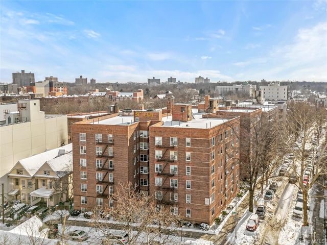 325 E 201st Street 5F, Bronx, NY 10458