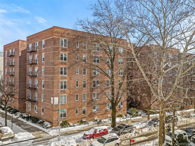 325 E 201st Street 5F, Bronx, NY 10458