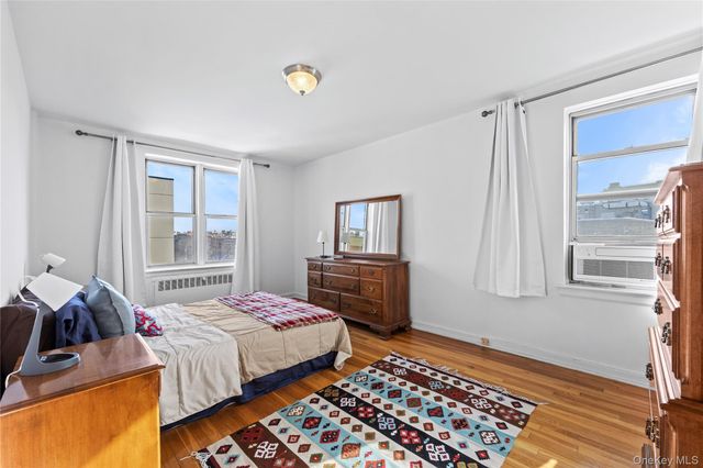 325 E 201st Street 5F, Bronx, NY 10458