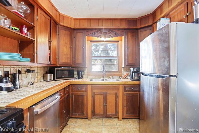 6180 Shattuck Road, Saginaw, MI 48603