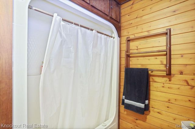 6180 Shattuck Road, Saginaw, MI 48603