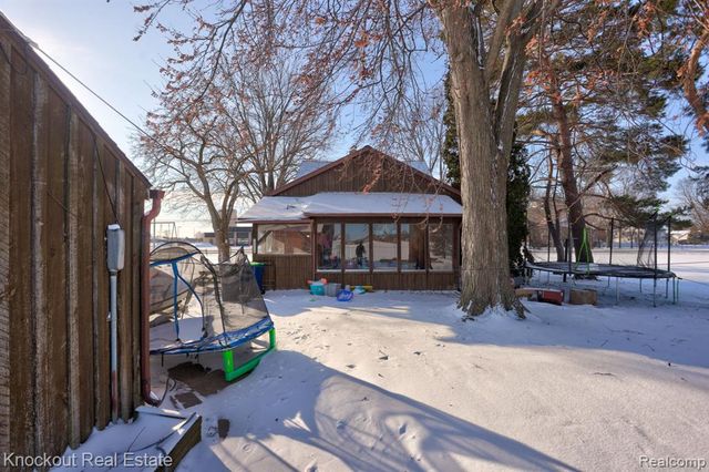 6180 Shattuck Road, Saginaw, MI 48603