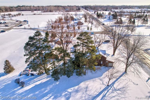 6180 Shattuck Road, Saginaw, MI 48603