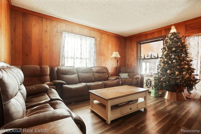 6180 Shattuck Road, Saginaw, MI 48603