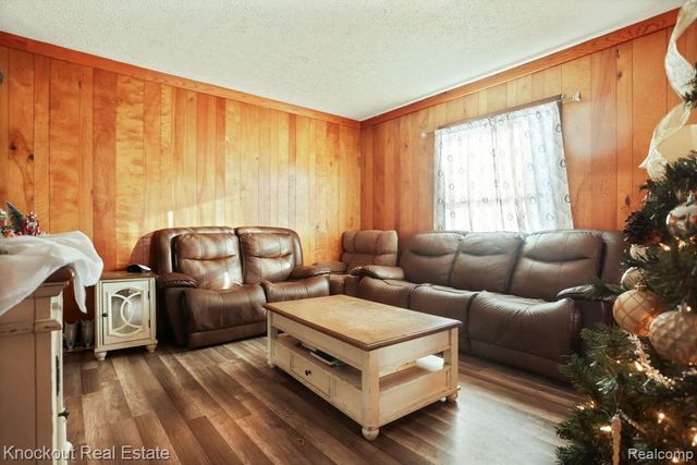 6180 Shattuck Road, Saginaw, MI 48603