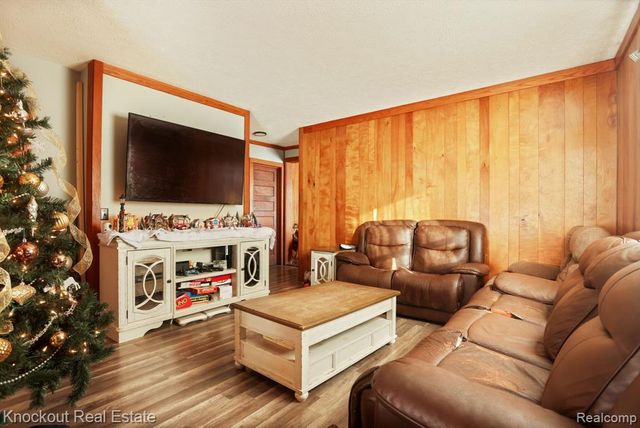 6180 Shattuck Road, Saginaw, MI 48603