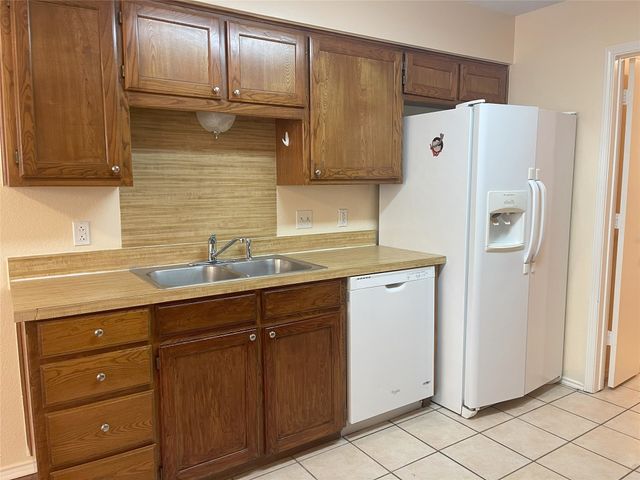 5719 Red Cactus Court, Arlington, TX 76017