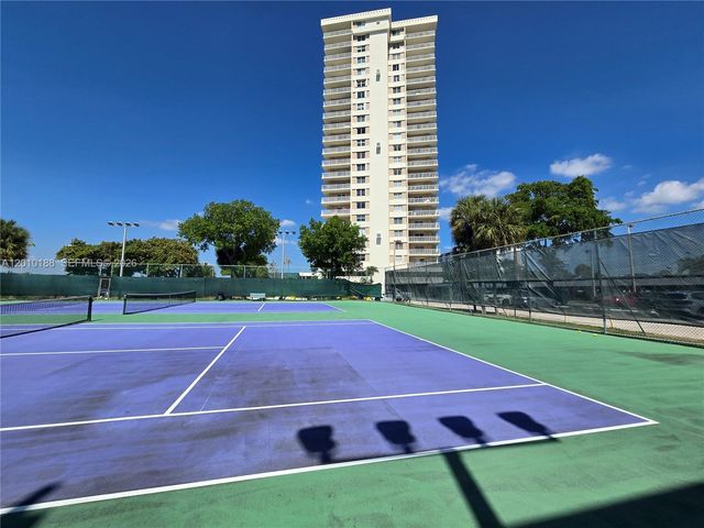 300 Bayview Dr 605, Sunny Isles Beach, FL 33160