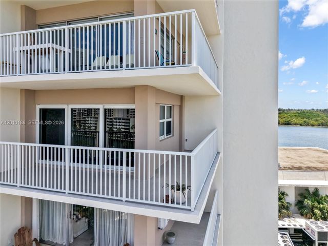 300 Bayview Dr 605, Sunny Isles Beach, FL 33160