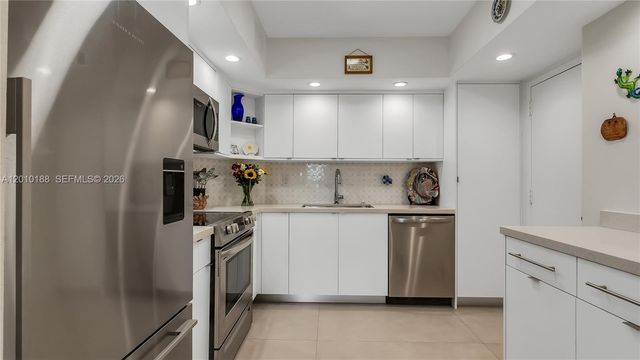 300 Bayview Dr 605, Sunny Isles Beach, FL 33160