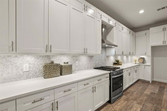 933 W 8th Street, Dallas, TX 75208