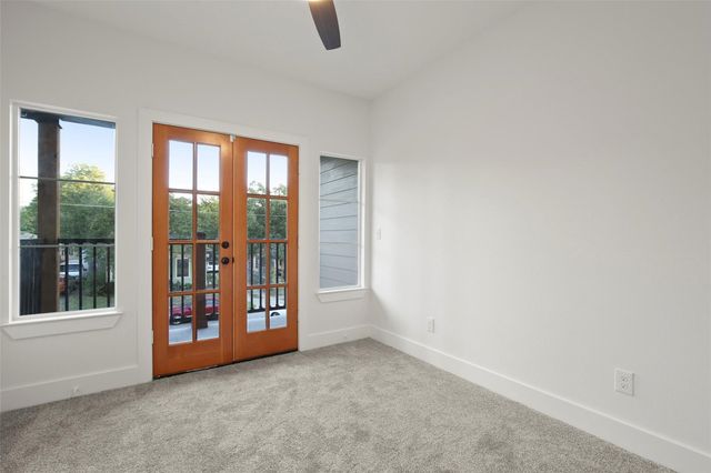 933 W 8th Street, Dallas, TX 75208