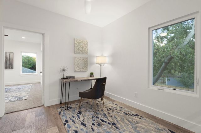 933 W 8th Street, Dallas, TX 75208