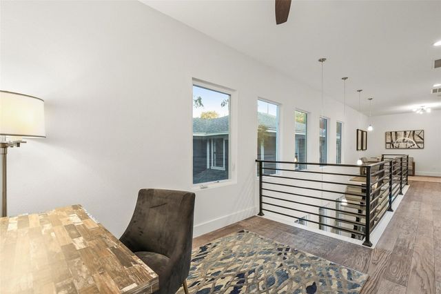 933 W 8th Street, Dallas, TX 75208