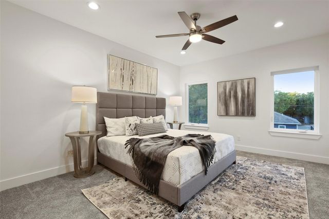 933 W 8th Street, Dallas, TX 75208