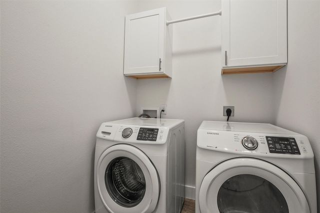 933 W 8th Street, Dallas, TX 75208