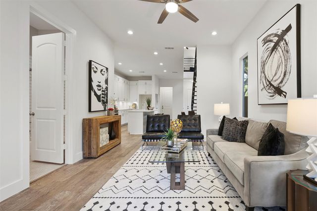 933 W 8th Street, Dallas, TX 75208