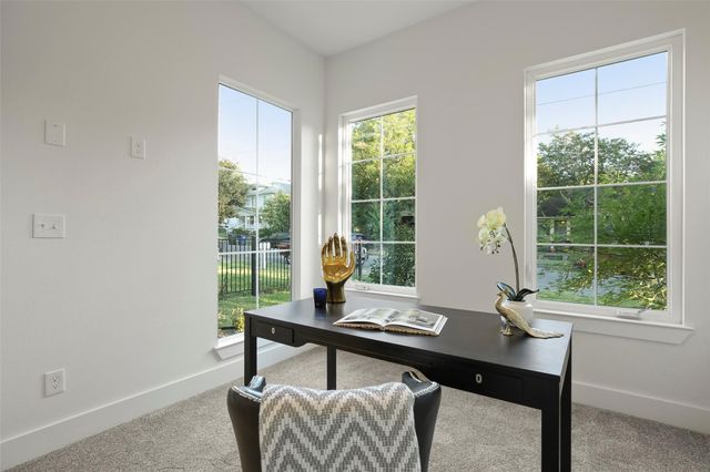 933 W 8th Street, Dallas, TX 75208