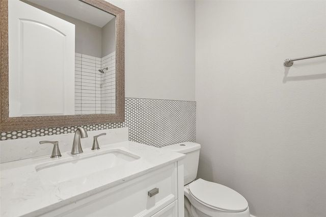 933 W 8th Street, Dallas, TX 75208