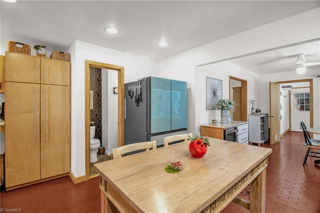 905 Northshore Court, High Point, NC 27265