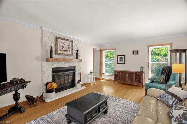 905 Northshore Court, High Point, NC 27265