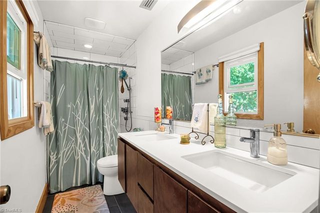 905 Northshore Court, High Point, NC 27265