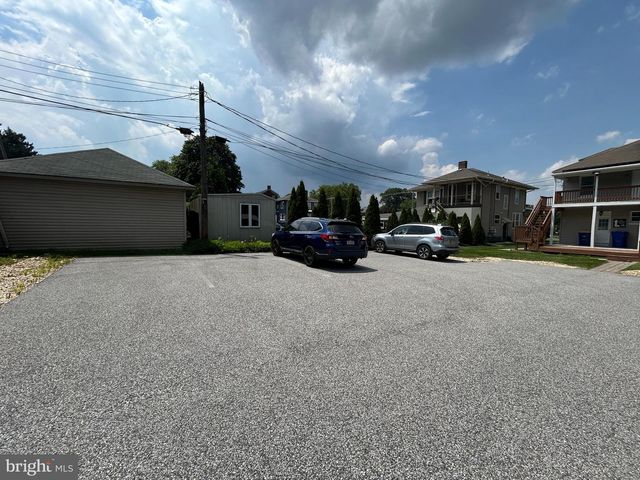 1508 E MARKET ST, York, PA 17403