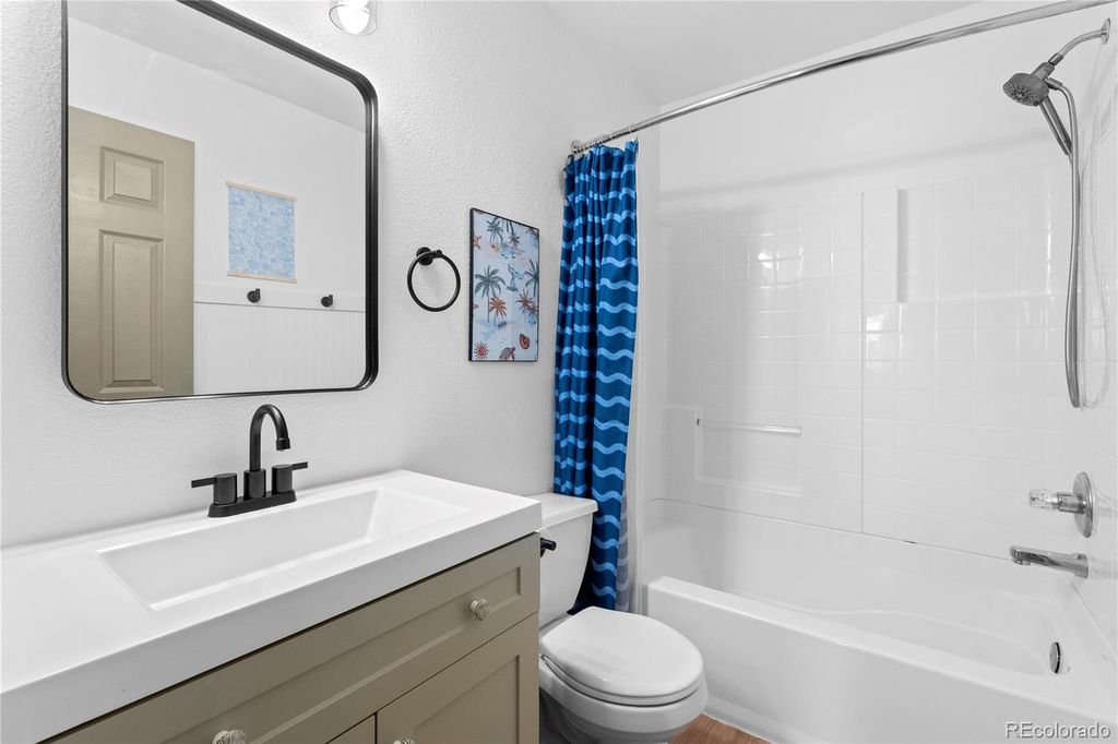 Image 25 of property listing at 5350 S Picadilly Court, Aurora, CO 80015