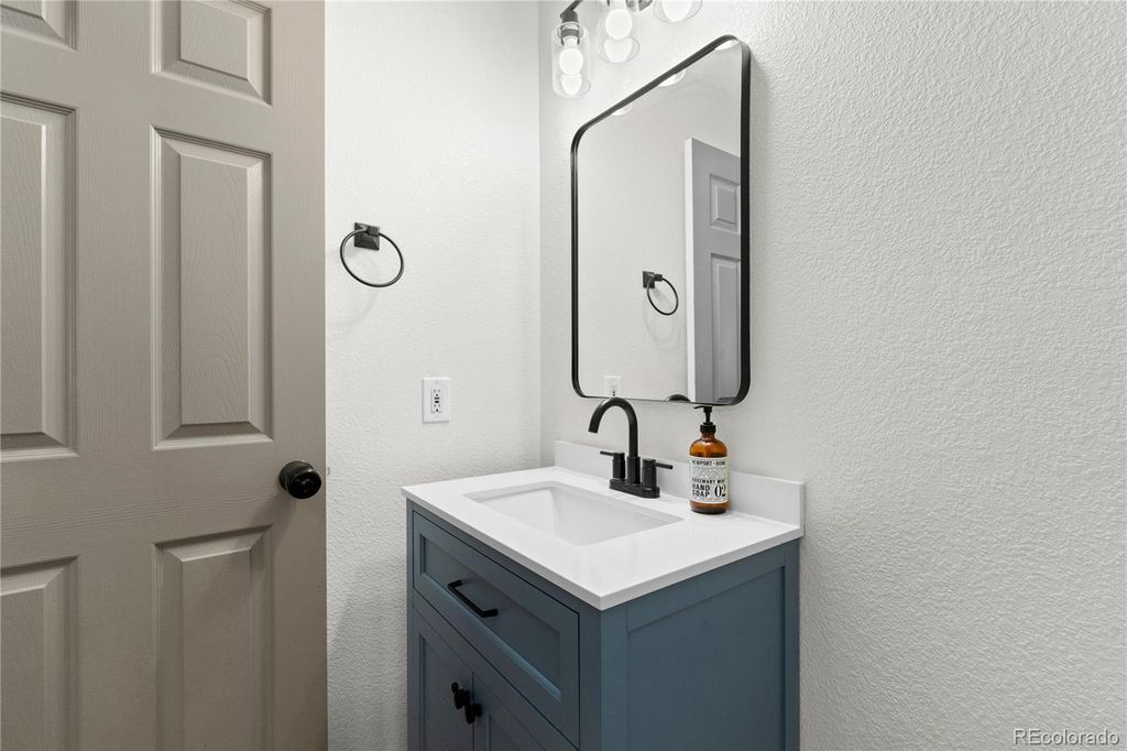 Image 27 of property listing at 5350 S Picadilly Court, Aurora, CO 80015