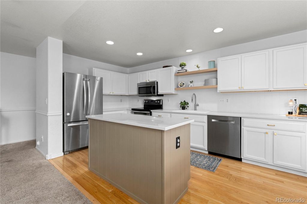 Image 7 of property listing at 5350 S Picadilly Court, Aurora, CO 80015