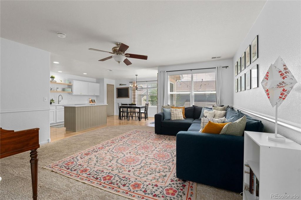Image 10 of property listing at 5350 S Picadilly Court, Aurora, CO 80015