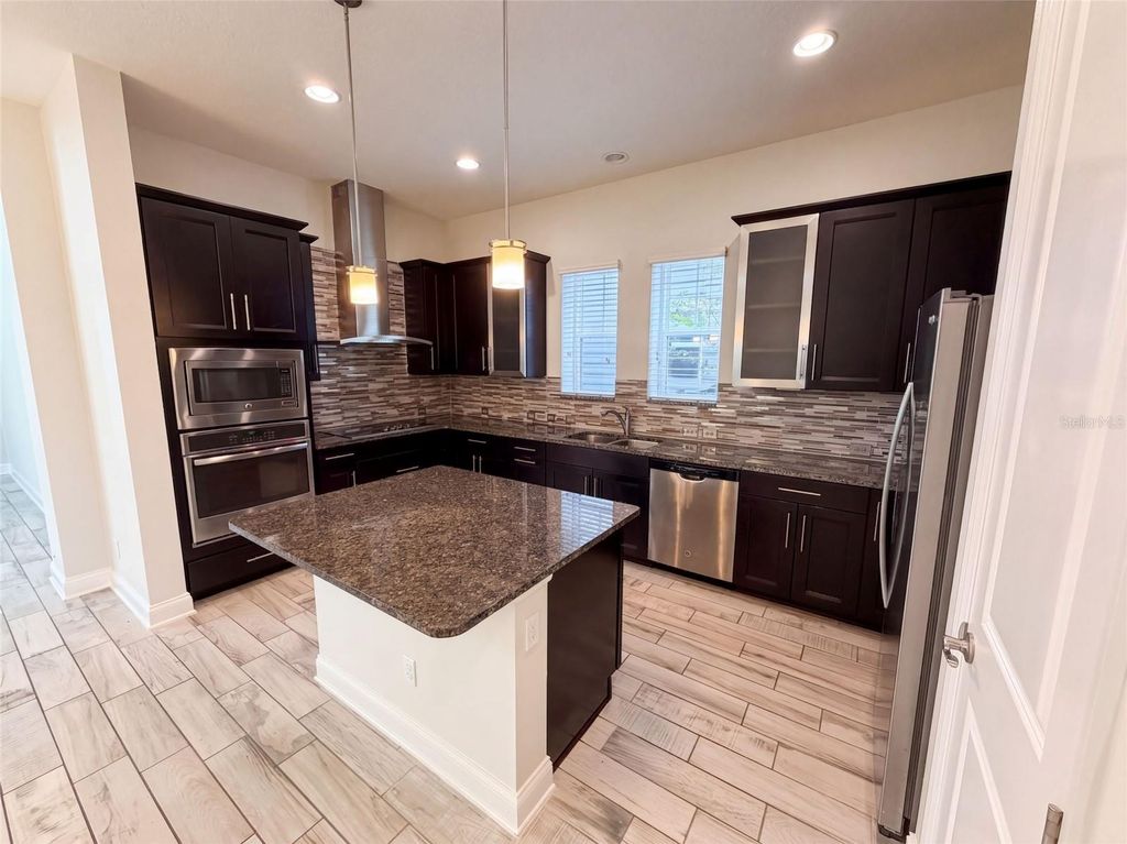 Image 9 of property listing at 7797 LAUREATE BOULEVARD, Orlando, FL 32827